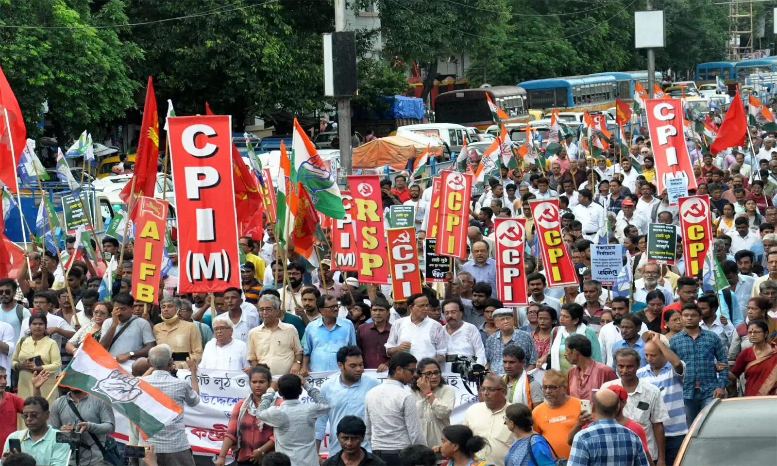 केरल में नीलांबुर उपचुनाव: सीपीएम और कांग्रेस के बीच तीखी प्रतिस्पर्धा