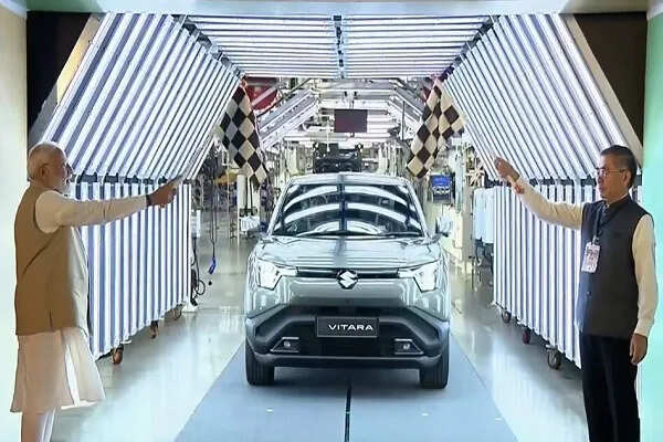 प्रधानमंत्री मोदी ने लॉन्च की Maruti e Vitara, इलेक्ट्रिक एसयूवी का उत्पादन शुरू