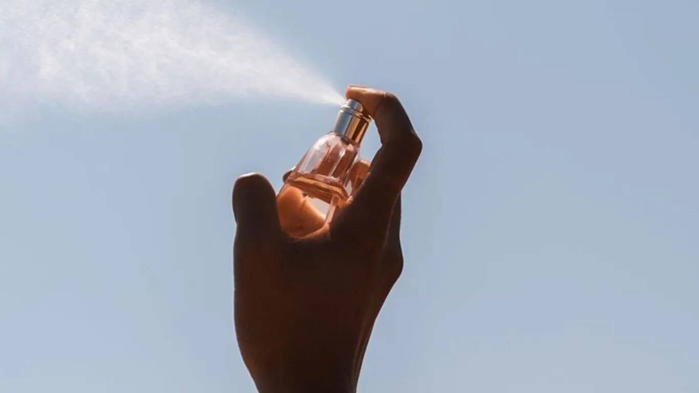इत्र और ज्योतिष: कैसे सुगंध से बढ़ाएं अपनी किस्मत