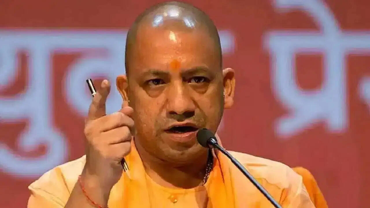 मुख्यमंत्री योगी आदित्यनाथ का श्रमिकों के लिए बड़ा ऐलान: स्वास्थ्य बीमा और उचित वेतन की गारंटी