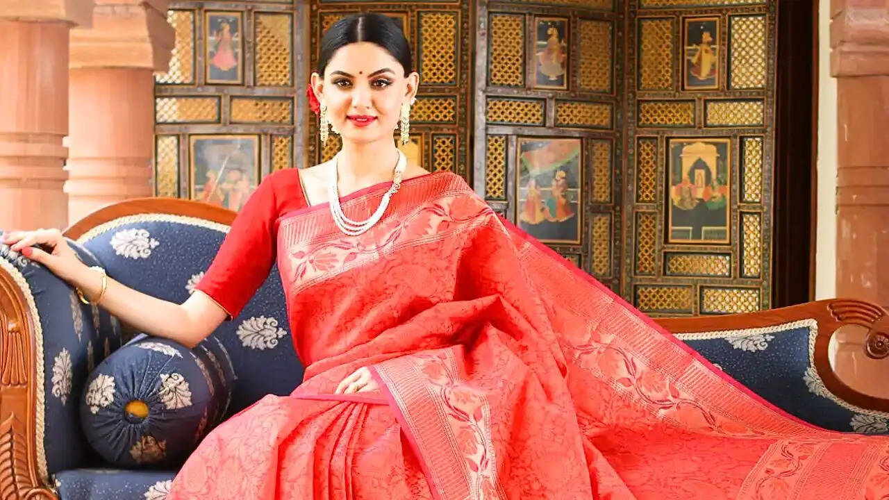 दिल्ली, कोलकाता और मुंबई के ये बाजार हैं सस्ती साड़ियों के लिए बेस्ट डेस्टिनेशन