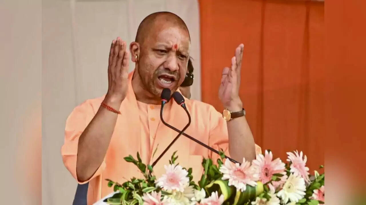 योगी आदित्यनाथ ने प्रतापगढ़ में 570 करोड़ की परियोजनाओं का उद्घाटन किया