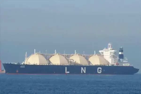 भारत के लिए बड़ी राहत: होर्मुज जलडमरूमध्य से सुरक्षित निकला LNG टैंकर