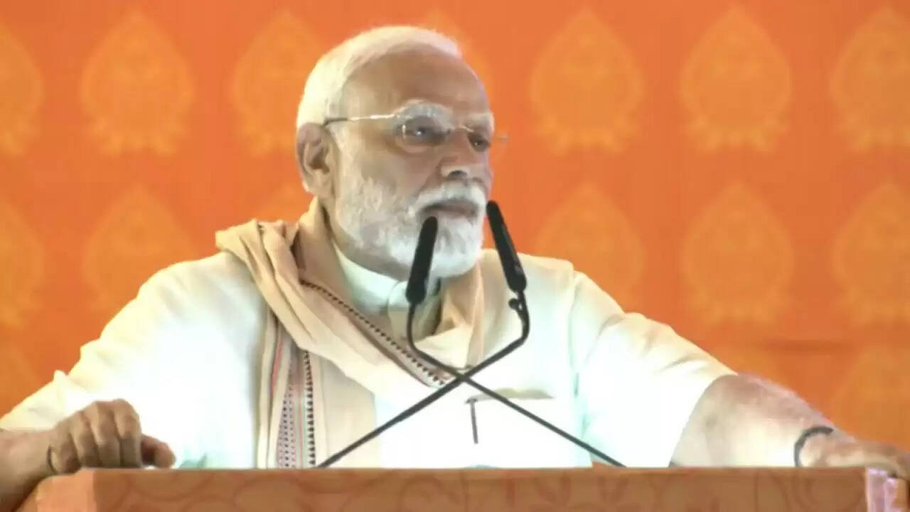 प्रधानमंत्री मोदी ने बिहार में चुनावी सभा में कांग्रेस-राजद पर साधा निशाना