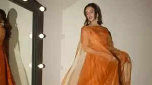 तृप्ति डिमरी का नया लुक: आॅरेंज सूट में बिखेरा जलवा