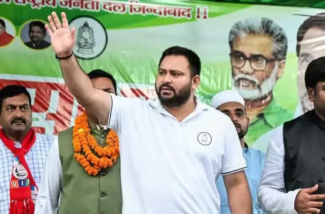 बिहार चुनाव: आरजेडी ने कार्यकर्ताओं से ईवीएम की निगरानी की अपील की