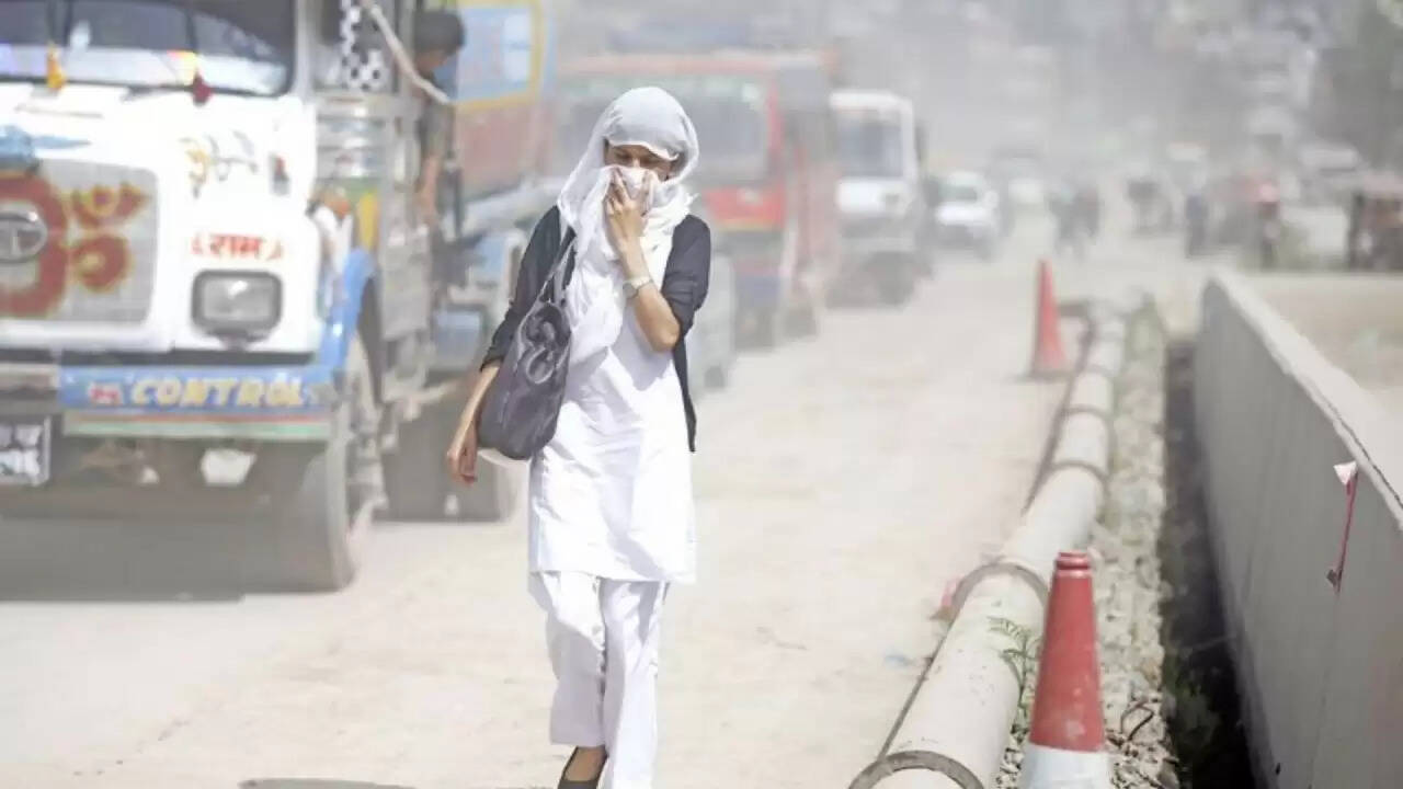 दिल्ली में वायु प्रदूषण के बढ़ते स्तर पर GRAP-4 लागू