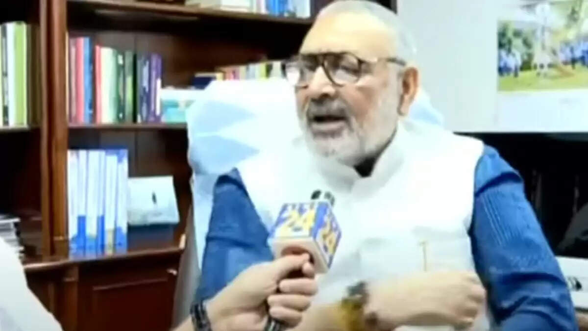 गिरिराज सिंह ने तेजस्वी यादव पर साधा निशाना, वक्फ बोर्ड बिल पर दी तीखी प्रतिक्रिया