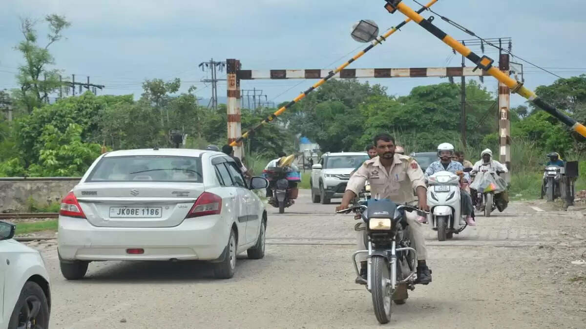 कठुआ में रेलवे लापरवाही से टला बड़ा हादसा