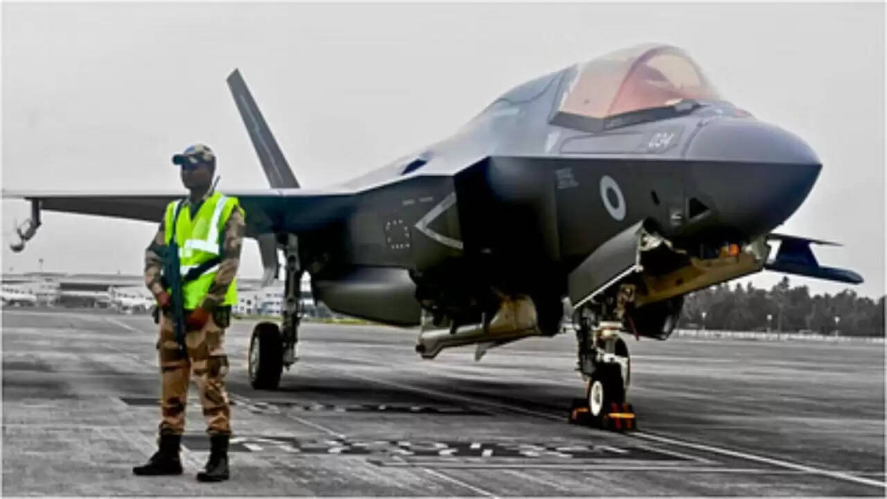 ब्रिटिश F-35B विमान की तिरुवनंतपुरम से सफल उड़ान: भारतीय सहयोग की सराहना