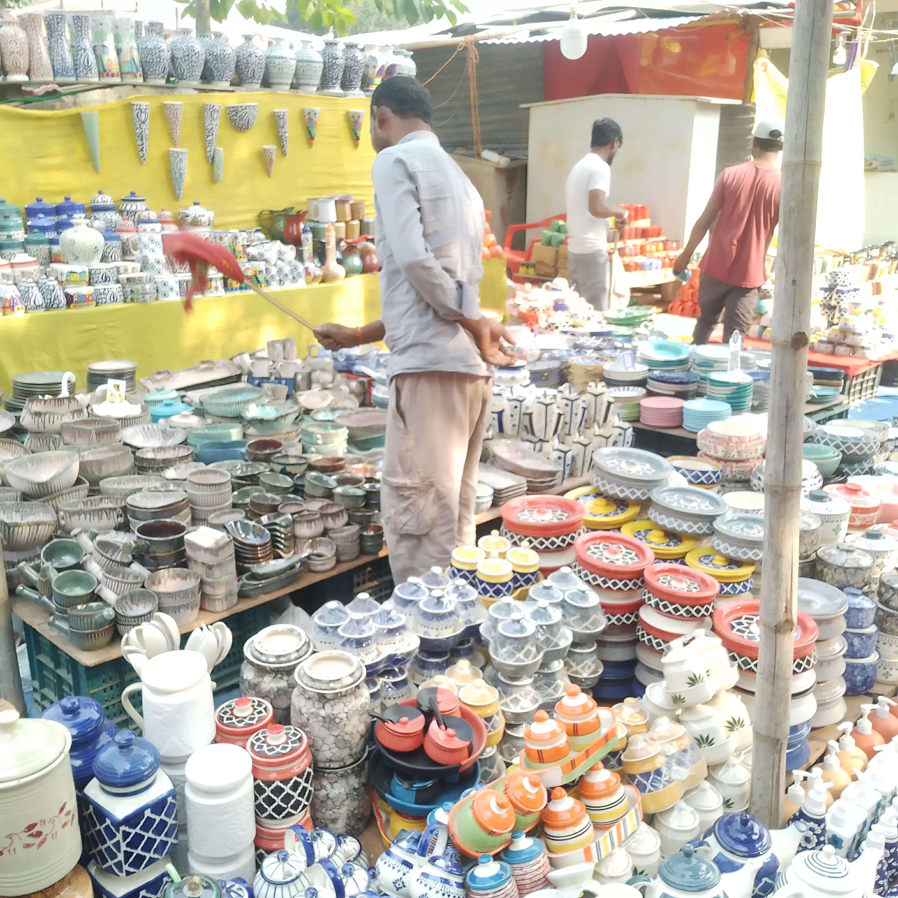 स्टील के बर्तनों से है चीनी मिट्टी के बर्तनों का मुकाबला, गमले कप सर्वाधिक लोकप्रिय