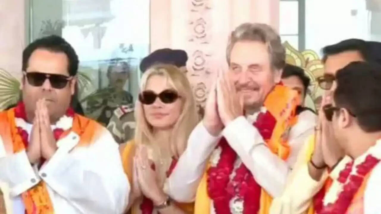 एलन मस्क के पिता एरोल मस्क की अयोध्या यात्रा: भारतीय संस्कृति की सराहना