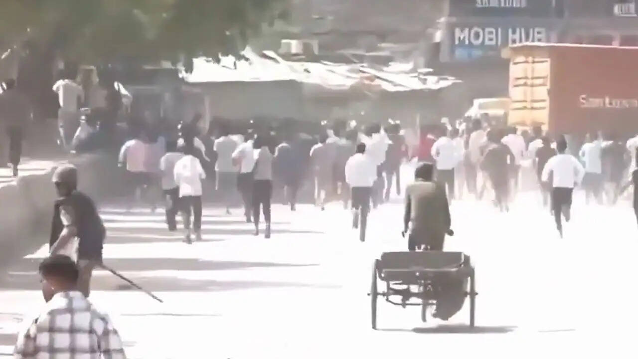 नोएडा में प्रदर्शन के बाद स्थिति सामान्य करने की कोशिशें जारी