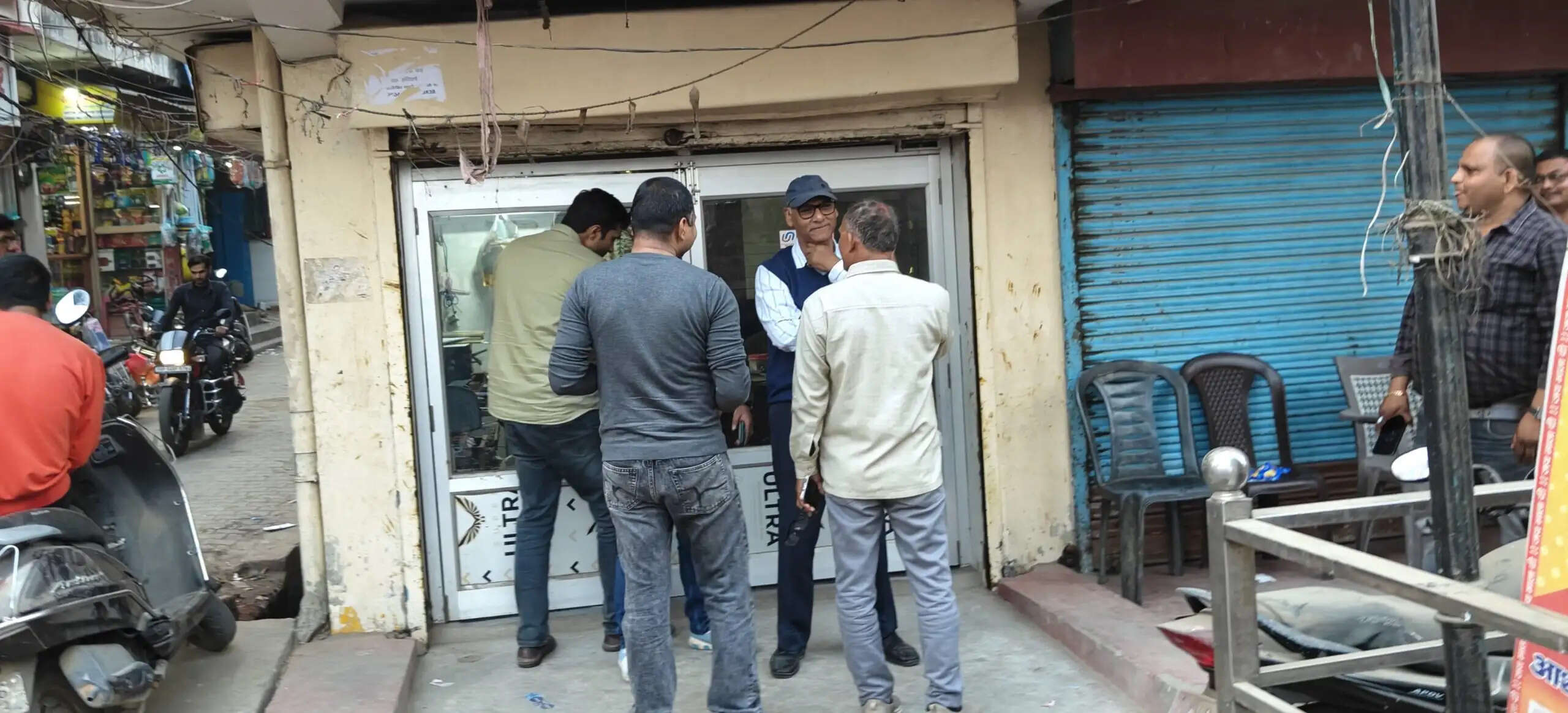 नौतनवा में जीएसटी टीम की छापेमारी से मची अफरा-तफरी