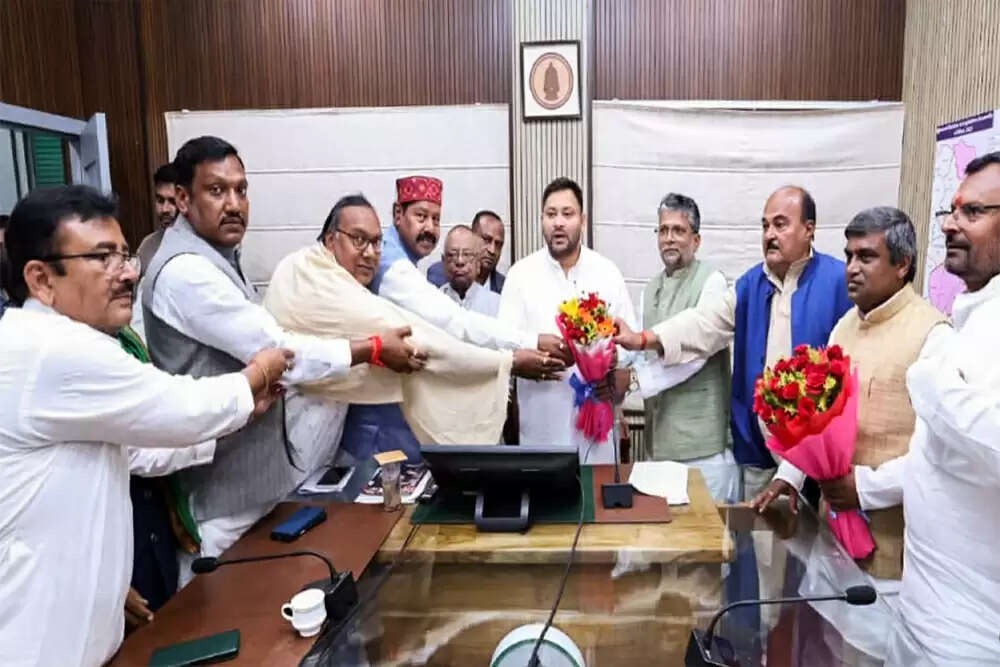 राजद और कांग्रेस की हार की समीक्षा: चुनावी गड़बड़ी के आरोप