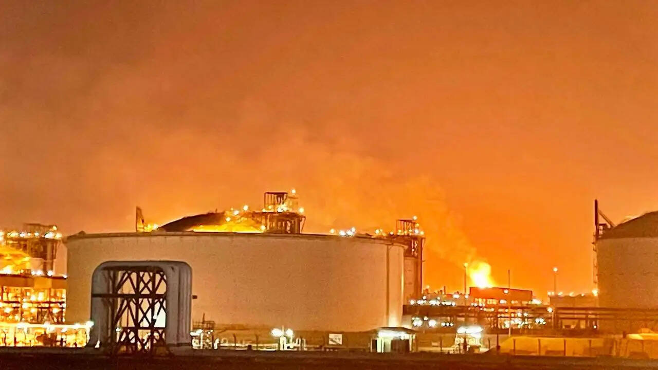 कतर में LNG केंद्र में बड़ा विस्फोट, 13 लोगों की मौत