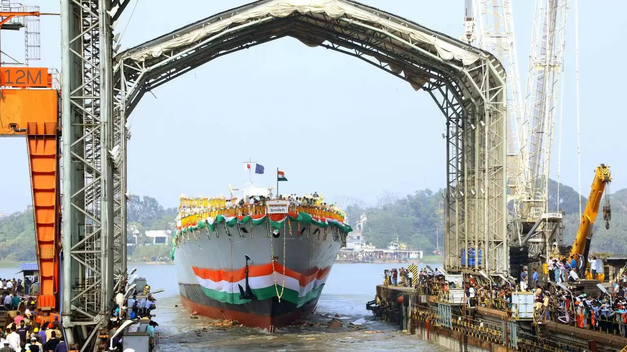 भारतीय नौसेना ने कमीशन किए दो नए स्टील्थ फ्रिगेट्स