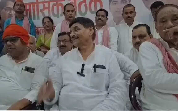 शिवपाल यादव ने विमान हादसे पर जताई चिंता, बीजेपी पर साधा निशाना