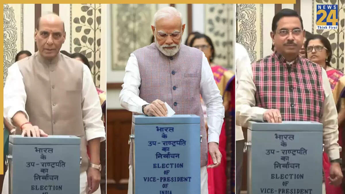 उपराष्ट्रपति चुनाव 2025: प्रधानमंत्री मोदी ने किया मतदान