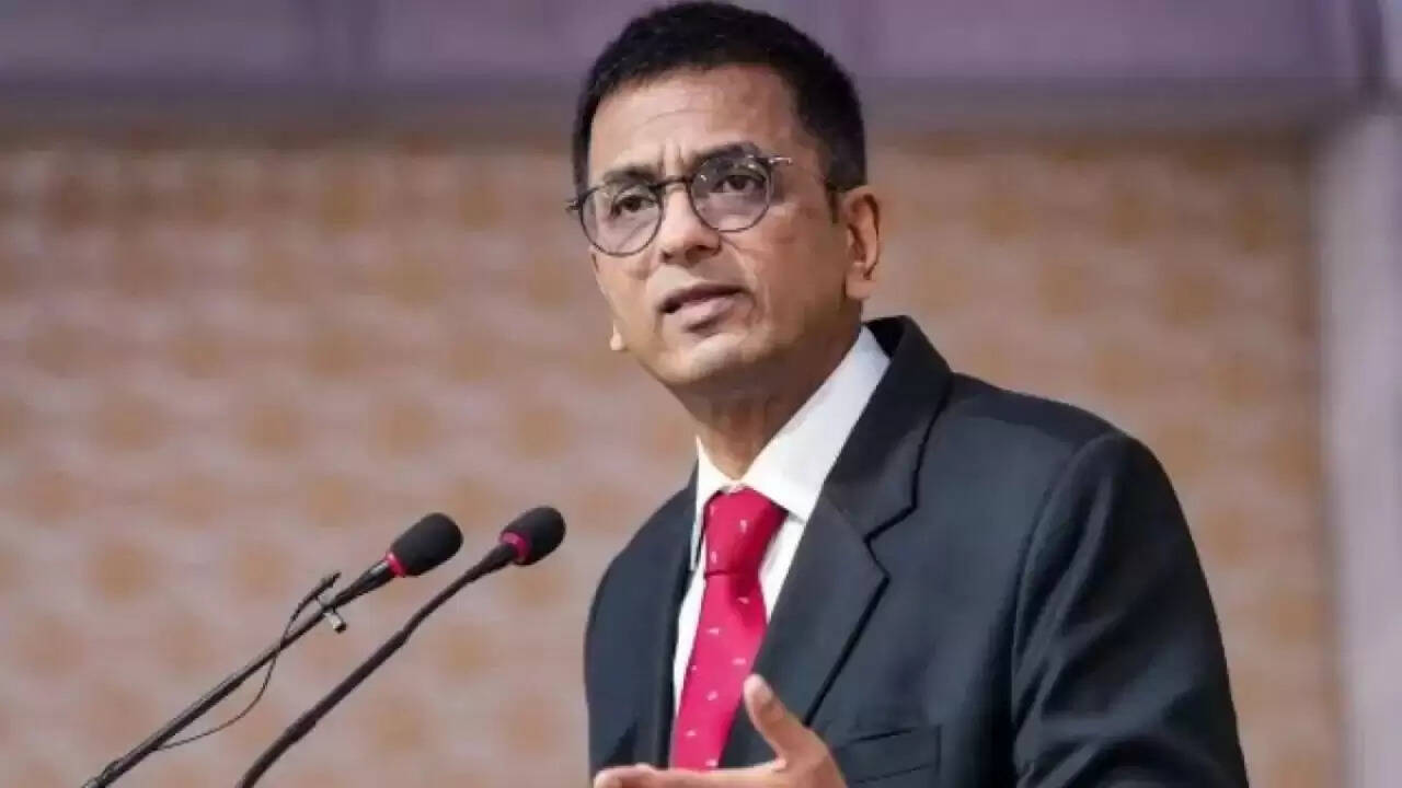 पूर्व CJI D.Y. Chandrachud ने सरकारी आवास छोड़ा, जानें क्या है पूरा मामला?