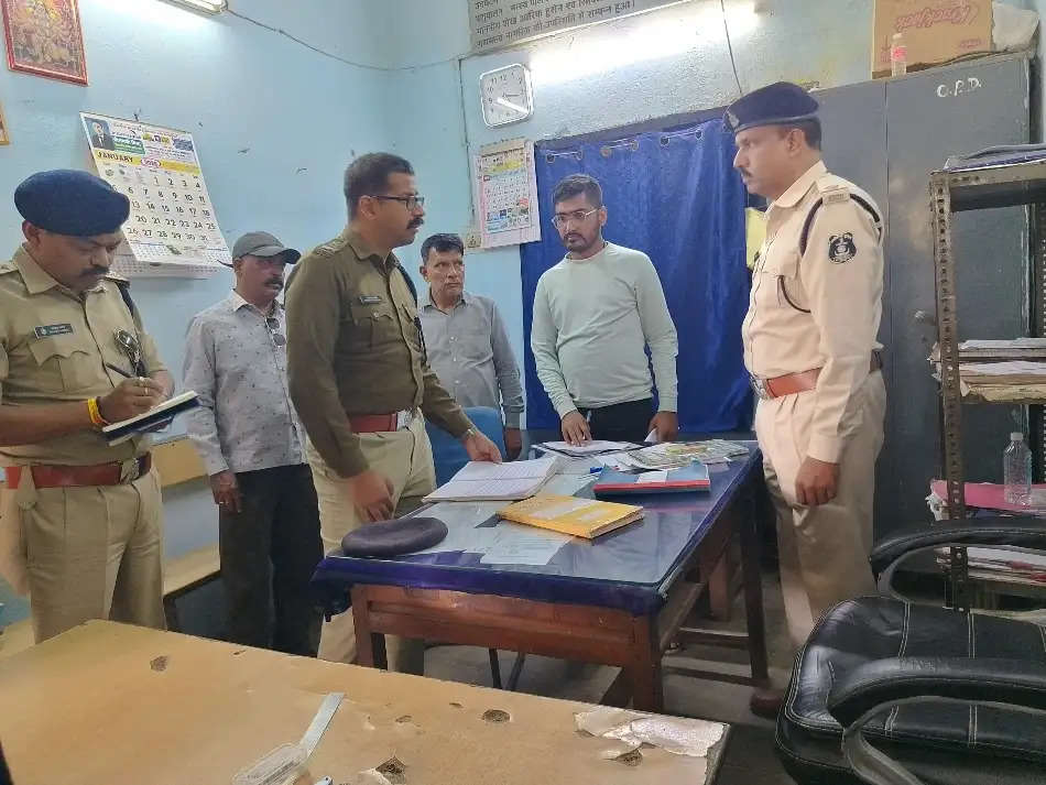 पुलिस अधीक्षक वार्ष्णेय ने क‍िया पुलिस सहायता केंद्र का निरीक्षण