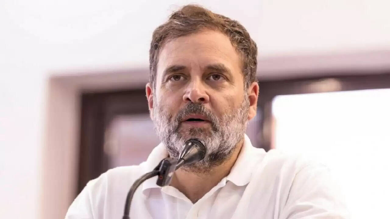 राहुल गांधी का विवादास्पद दावा: क्या सावरकर और गोडसे के बीच है परिवारिक संबंध?