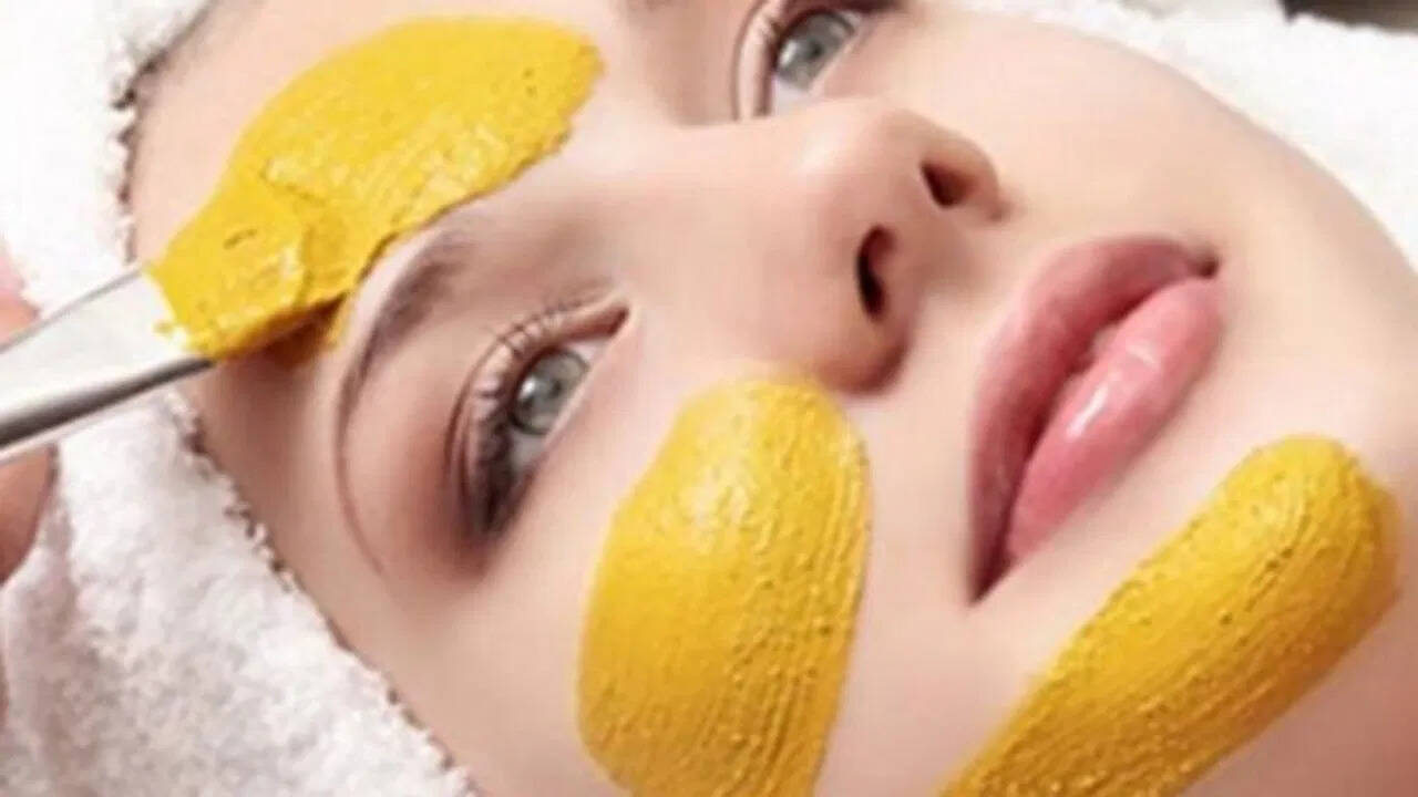 हल्दी फेस पैक: प्राकृतिक निखार के लिए आसान उपाय
