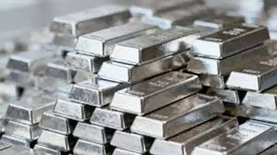 सरकार ने चांदी के आयात को प्रतिबंधित श्रेणी में रखा