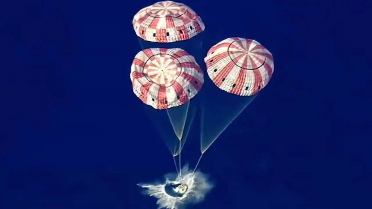 आर्टेमिस II: चंद्रमा की ऐतिहासिक यात्रा के बाद अंतरिक्ष यात्री सुरक्षित लौटे