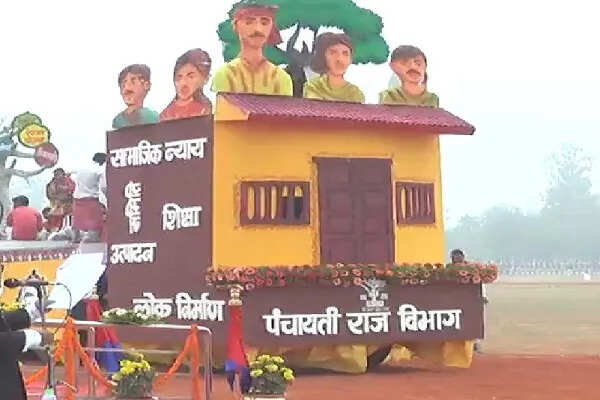 जालंधर में स्वतंत्रता दिवस समारोह में भव्य झांकियों का प्रदर्शन
