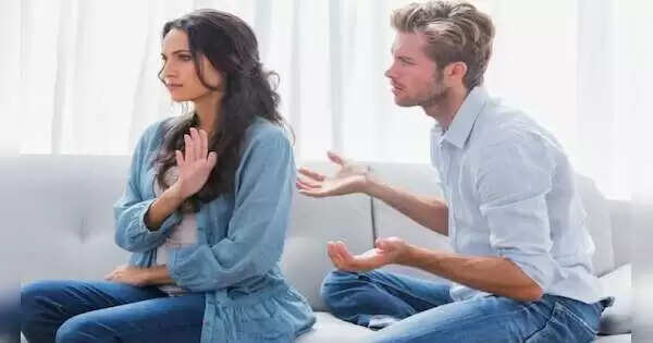 रिश्तों में सुधार के लिए बचें इन 10 आम गलतियों से