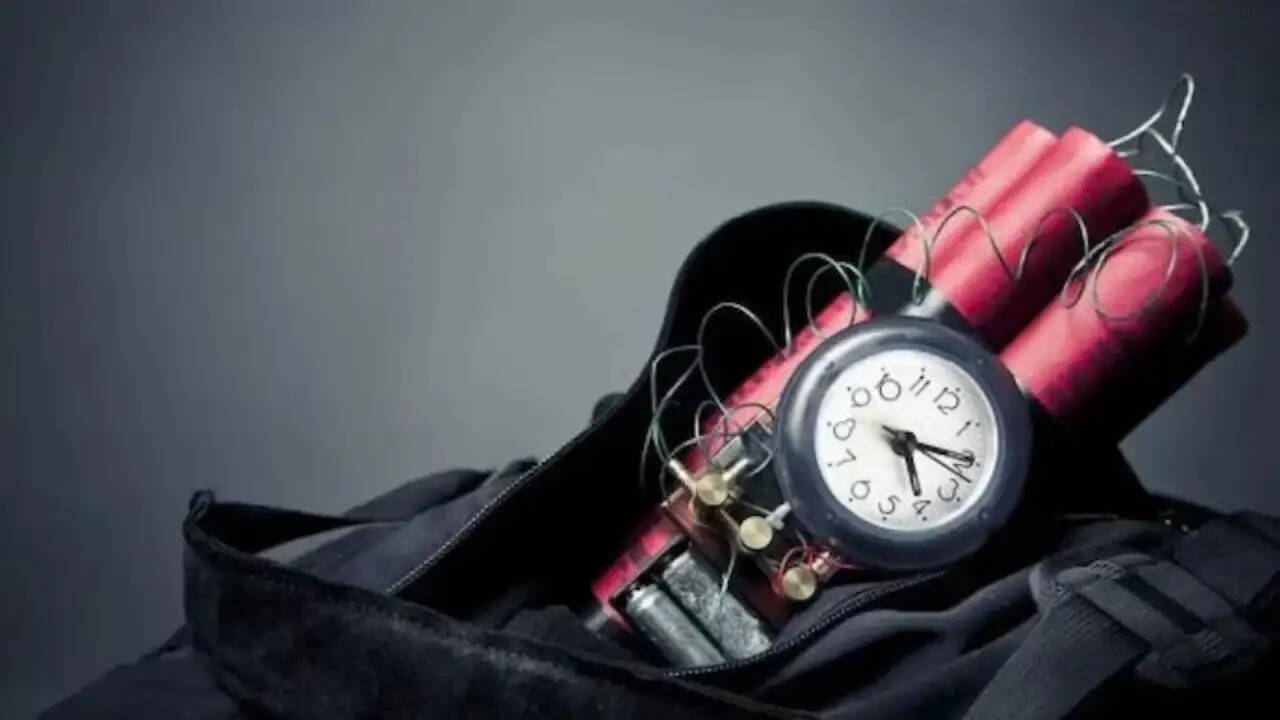 पश्चिम बंगाल की अदालतों में बम धमकी से मचा हड़कंप, सुरक्षा व्यवस्था पर उठे सवाल