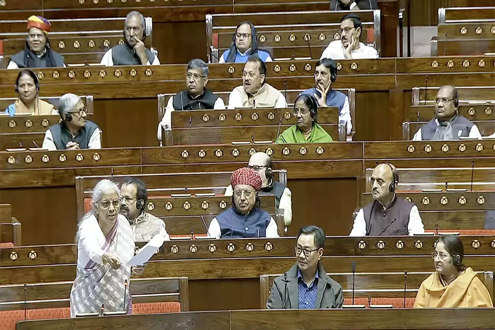 केंद्र सरकार का विवादास्पद बिल: हिंदी शब्द का प्रयोग और राजनीतिक प्रतिक्रिया