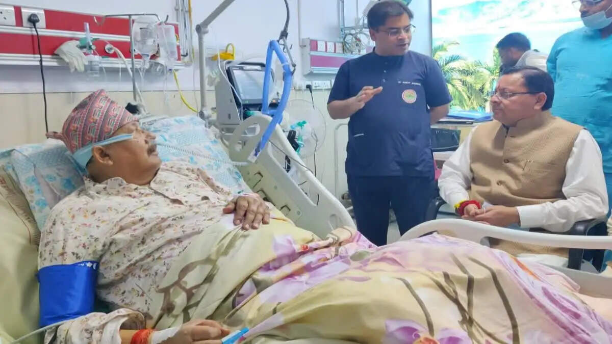 उत्तराखंड के मंत्री सतपाल महाराज की तबीयत बिगड़ी, एम्स में भर्ती