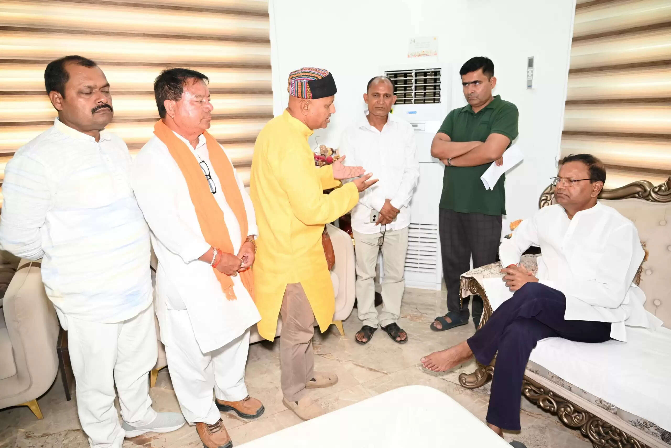 केंद्रीय मंत्री पंकज चौधरी ने महराजगंज में जनसुनवाई की, योजनाओं के लाभों पर चर्चा