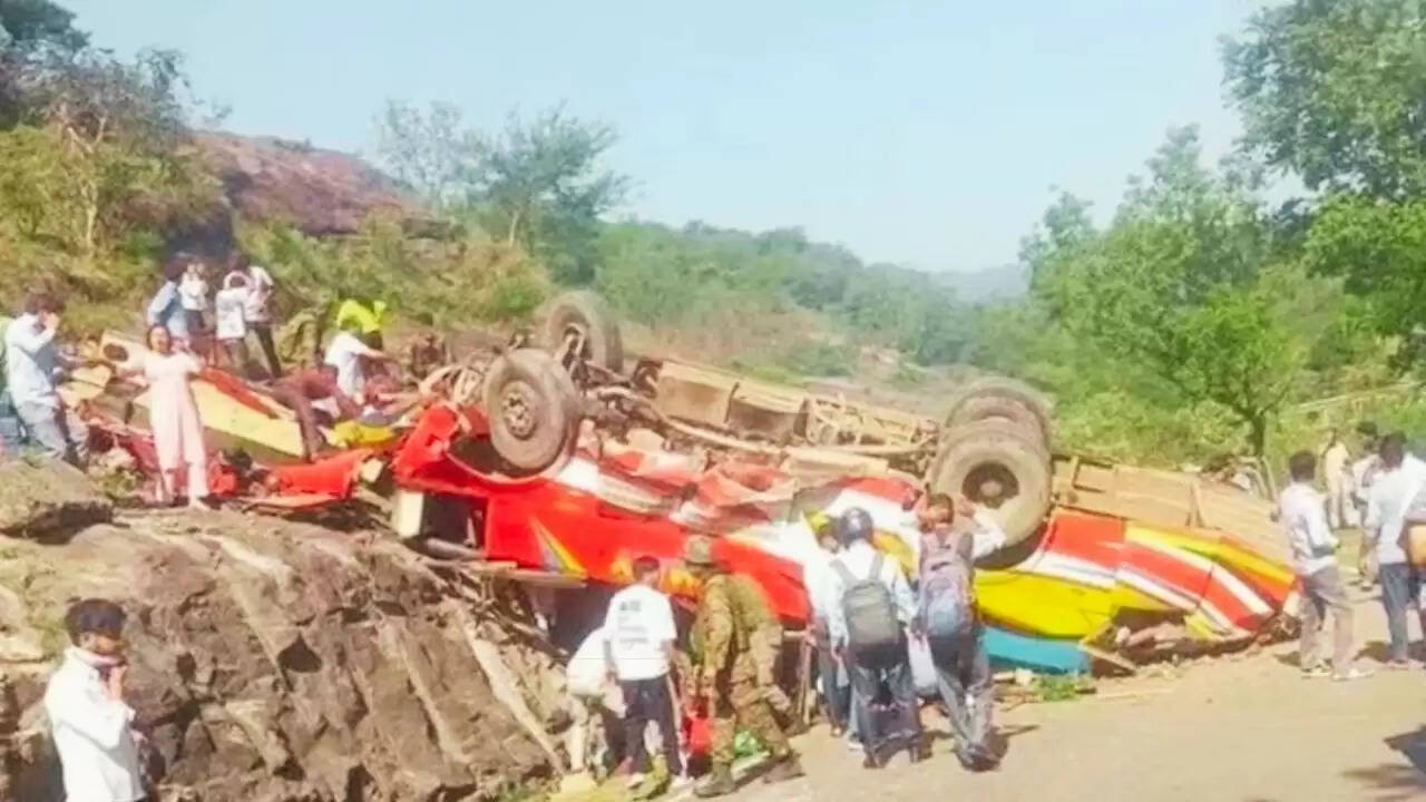 उधमपुर में दर्दनाक बस दुर्घटना: 15 लोगों की जान गई, कई घायल