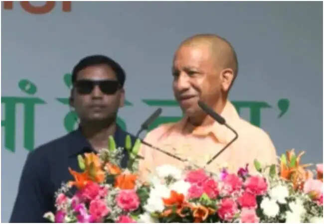 मुख्यमंत्री योगी आदित्यनाथ ने विश्व पर्यावरण दिवस पर पौधरोपण कार्यक्रम की शुरुआत की