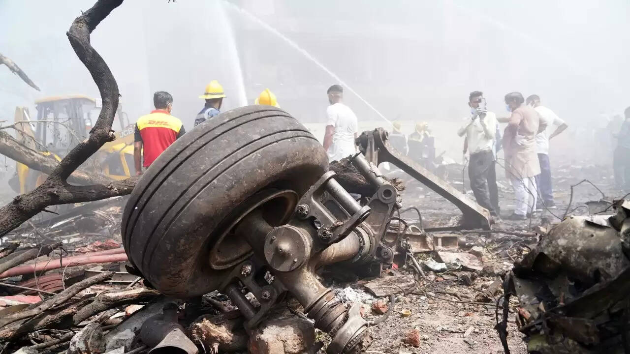 एयर इंडिया फ्लाइट 171 का हादसा: जांच में सामने आईं नई जानकारियाँ