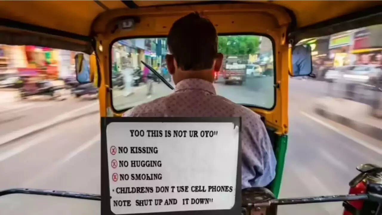 बेंगलुरु के ऑटो चालक ने बनाए अनोखे नियम, लव बर्ड्स के लिए मुश्किलें बढ़ीं