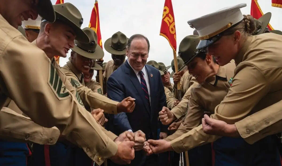 अमेरिकी नौसेना के सचिव जॉन फेलन का अचानक इस्तीफा, ईरान के साथ तनाव के बीच बड़ा बदलाव