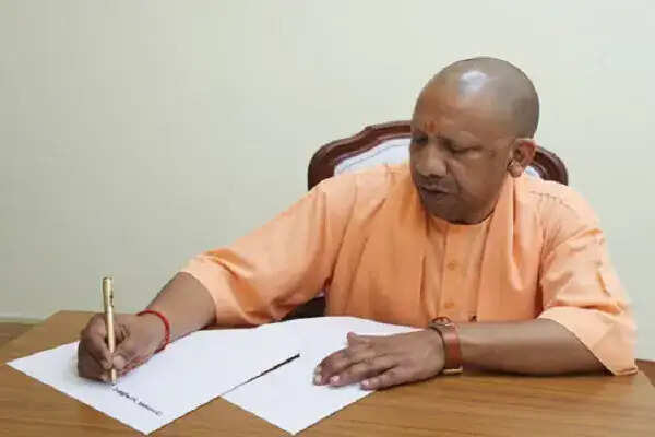 सीएम योगी का वृद्धजन सम्मान पर संदेश: 1500 रुपये की पेंशन का ऐलान