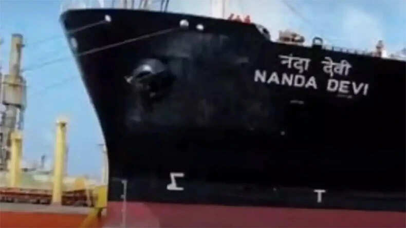 Nanda Devi Ship Arrives in Kandla with Crude Oil and LPG
