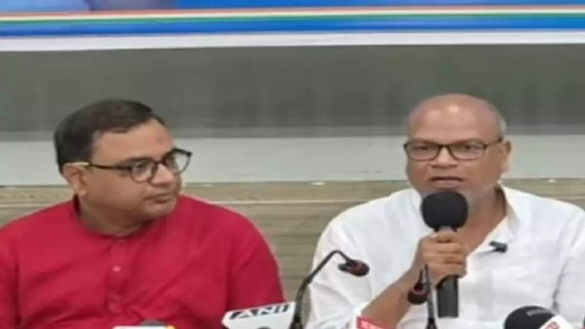 भाजपा को बड़ा झटका: असीत नाथ तिवारी ने कांग्रेस जॉइन की