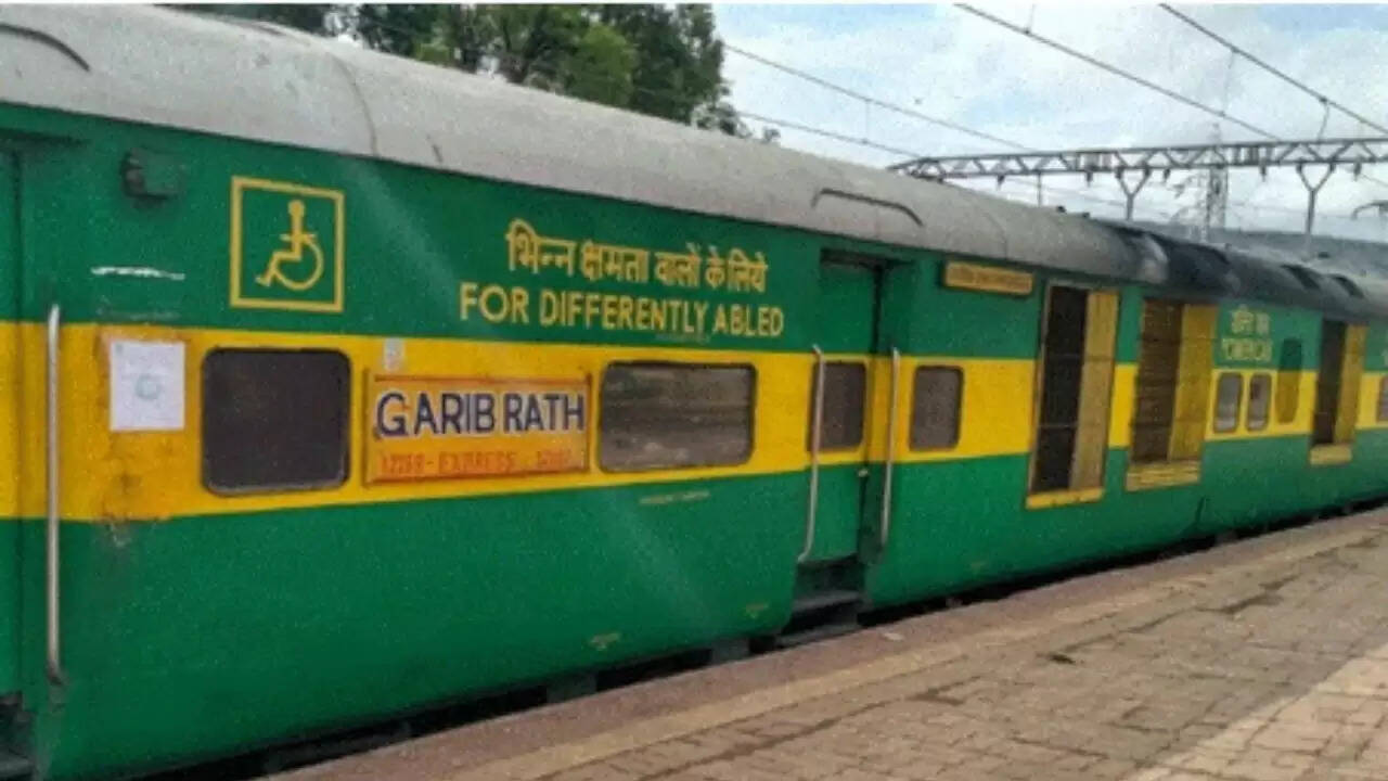 गरीब रथ एक्सप्रेस ट्रेन के नाम में बदलाव की कोई योजना नहीं: केंद्रीय मंत्री