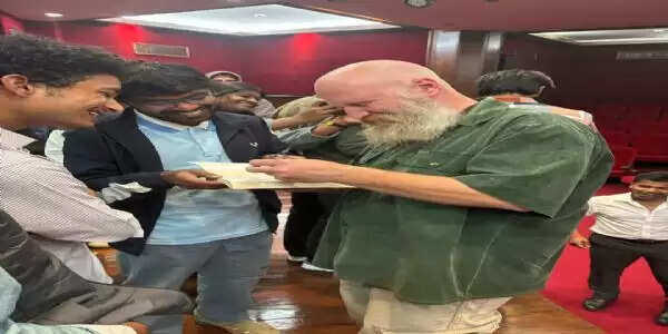 रूस के महान रचनाकार फयाेदाेर दाेस्ताेएव्स्की के वंशज अलेक्सी दाेस्ताेएव्स्की से एक मुलाकात