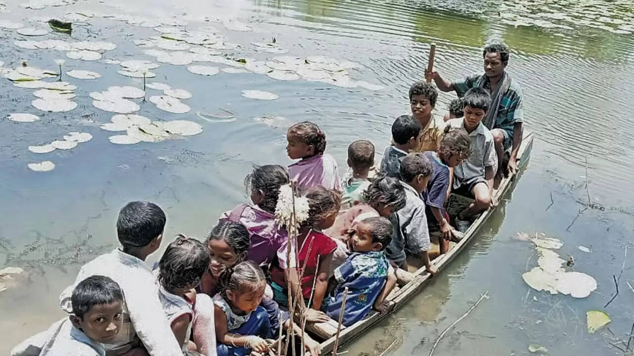 सोलुबोंगु गांव में शिक्षा की कठिनाइयाँ: बच्चों का साहसिक सफर