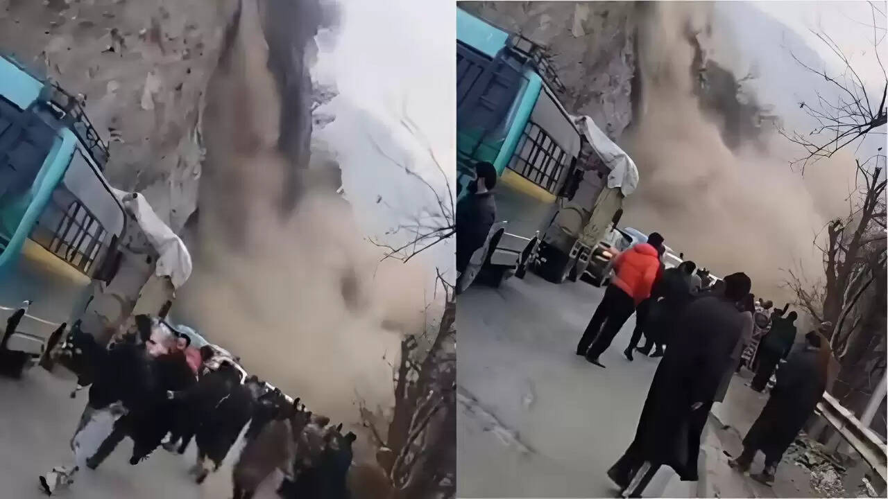 बारामूला में भूस्खलन ने हाईवे को किया अवरुद्ध, राहत की कोई सूचना नहीं