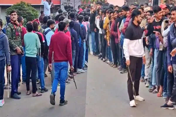 प्रयागराज में कोचिंग संस्थान ने 5 लाख सब्सक्राइबर्स पर भव्य भंडारा आयोजित किया