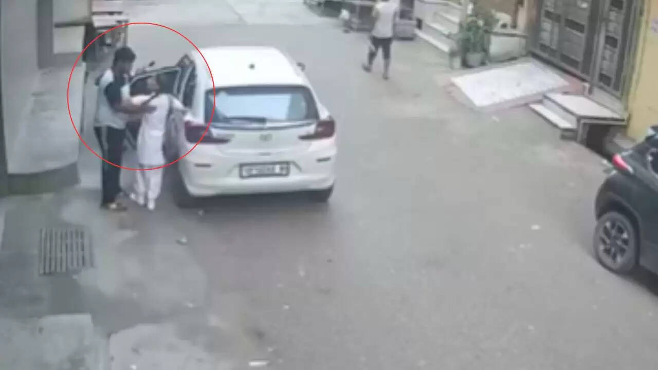 नोएडा में छात्रा का अपहरण: पुलिस ने त्वरित कार्रवाई से बचाई जान