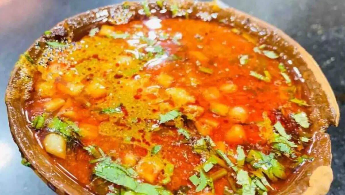 वाराणसी के प्रसिद्ध स्ट्रीट फूड्स: स्वाद की अद्भुत यात्रा